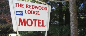 Redwood Lodge Motel is close to the town centre and restaurants